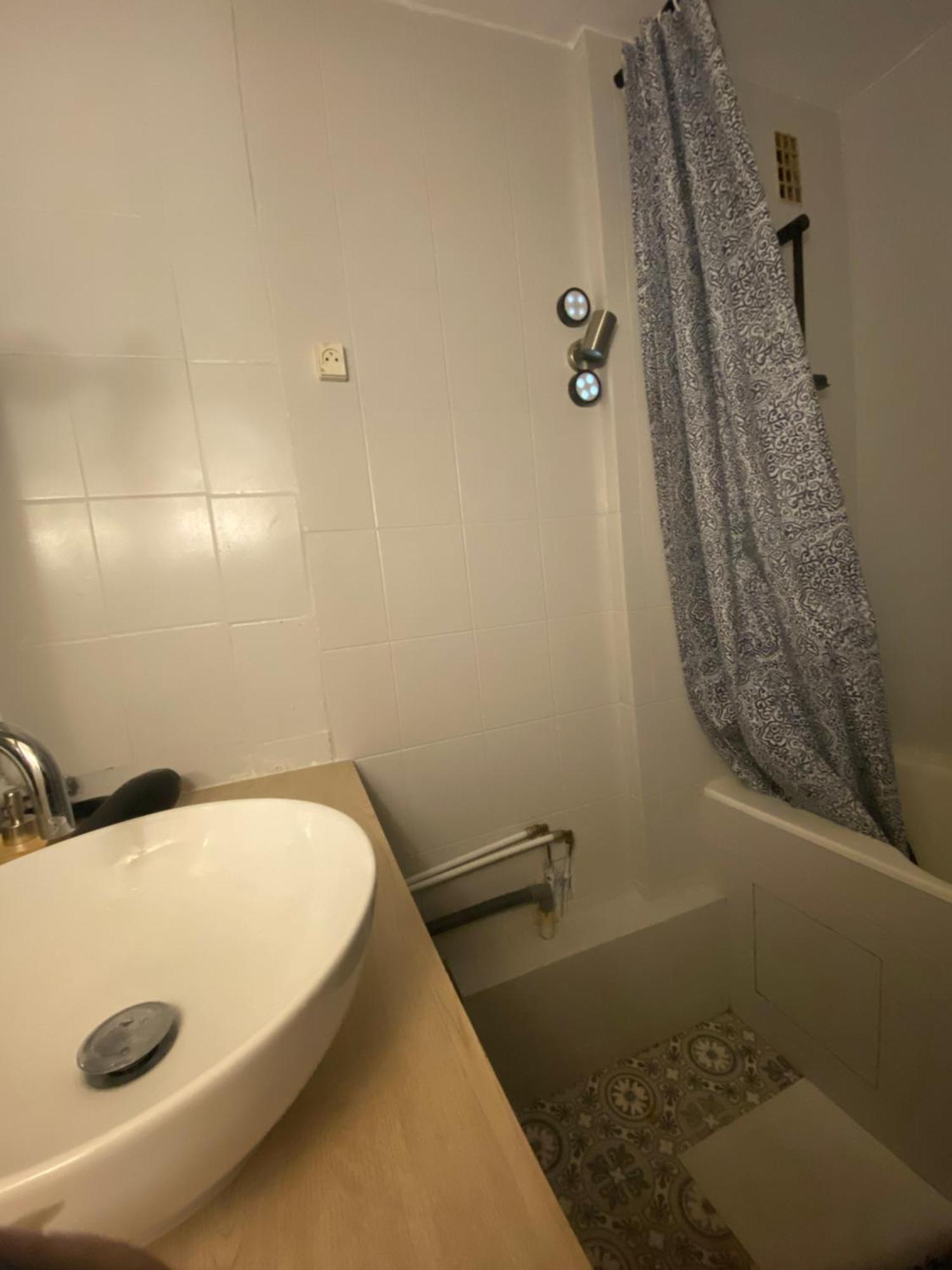 קאין Bel Appartement Spacieux ,Convivial De 3 Chambres Avec Parking Prive Secure מראה חיצוני תמונה